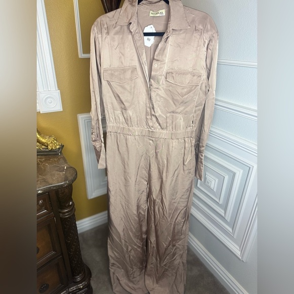 Nicholas 
Emma Jumpsuit Elegant Women's Jumpsuit in Cream - Picture 10 of 12